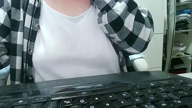 Snapshot of heidi60 chatting on October 10, 2025, 6:42 pm heidi60 online show from October 10, 2025, 6:42 pm