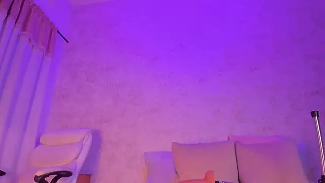 cristinapuerta  online show from February 28, 2026, 11:43 am