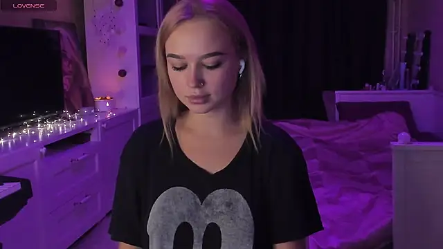 MaryDreaminess online show from March 11, 2025, 7:36 pm