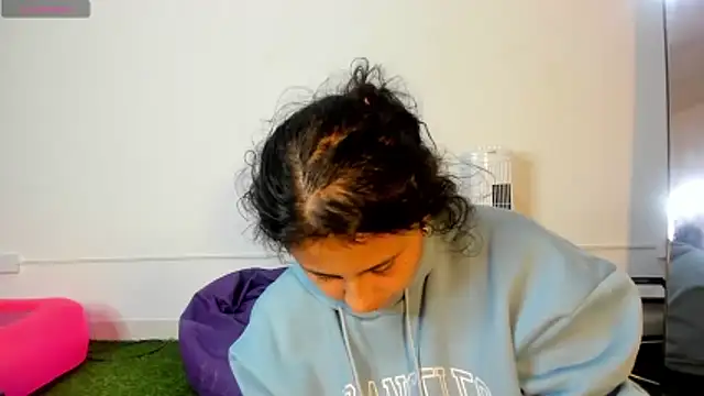 Snapshot of AbbyTaylorr chatting on November 11, 2025, 3:23 am AbbyTaylorr online show from November 11, 2025, 3:23 am