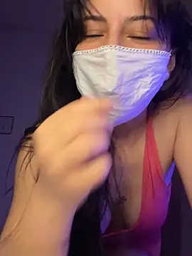 White-Petite online show from April 3, 2026, 8:04 pm