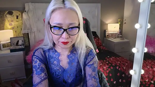 Snapshot of RoxalanaStar chatting on January 31, 2026, 11:25 pm RoxalanaStar online show from January 31, 2026, 11:25 pm