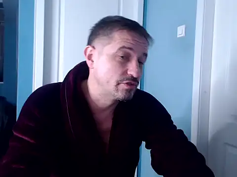 Snapshot of MisterFaithRO chatting on April 12, 2026, 9:07 pm MisterFaithRO online show from April 12, 2026, 9:07 pm