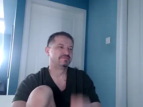 Snapshot of MisterFaithRO chatting on April 13, 2026, 9:13 am MisterFaithRO online show from April 13, 2026, 9:13 am