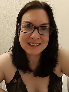 Snapshot of DesreRose chatting on June 29, 2026, 10:31 pm DesreRose online show from June 29, 2026, 10:31 pm