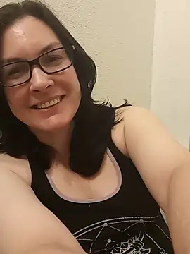 Snapshot of DesreRose chatting on July 9, 2026, 10:42 pm DesreRose online show from July 9, 2026, 10:42 pm