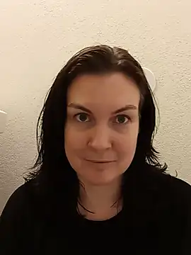 Snapshot of DesreRose chatting on June 4, 2026, 5:06 pm DesreRose online show from June 4, 2026, 5:06 pm
