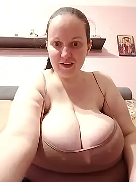 Snapshot of BustyLadyAlma chatting on June 1, 2026, 7:30 am BustyLadyAlma online show from June 1, 2026, 7:30 am