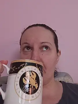 Snapshot of BustyLadyAlma chatting on June 14, 2026, 6:25 am BustyLadyAlma online show from June 14, 2026, 6:25 am