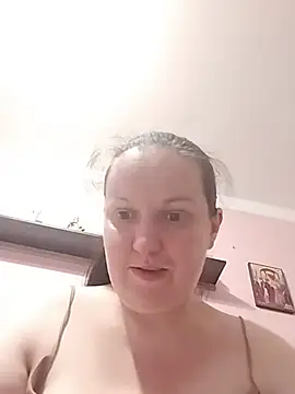 Snapshot of BustyLadyAlma chatting on June 24, 2026, 7:18 am BustyLadyAlma online show from June 24, 2026, 7:18 am
