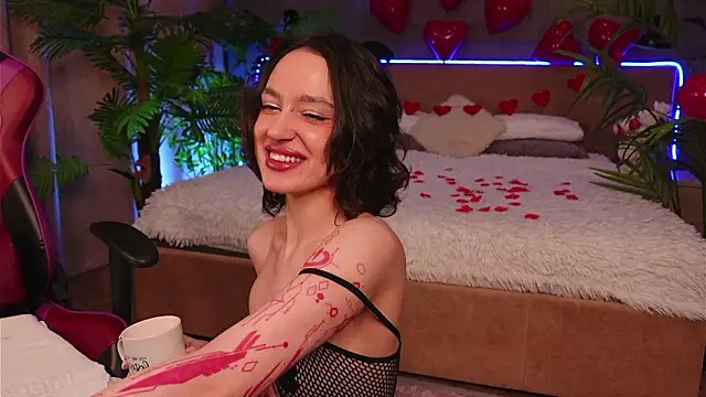 Snapshot of Devilinee chatting on February 11, 2026, 6:57 am Devilinee online show from February 11, 2026, 6:57 am