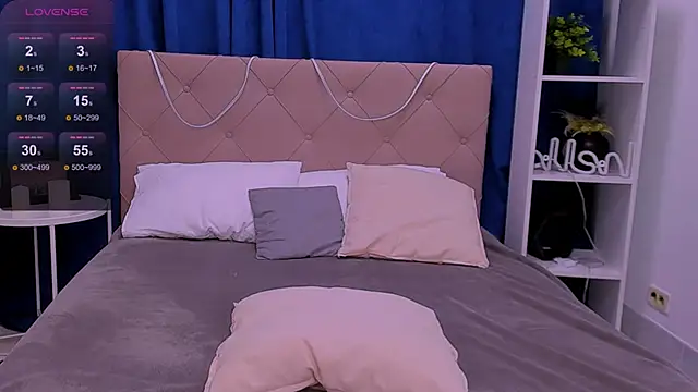 Snapshot of Janie_JJ_Curvie chatting on March 3, 2026, 1:23 am Janie JJ Curvie online show from March 3, 2026, 1:23 am