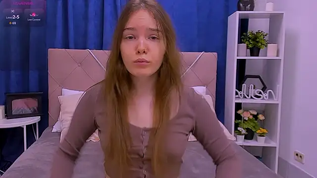 Snapshot of Janie_JJ_Curvie chatting on February 4, 2026, 1:00 am Janie JJ Curvie online show from February 4, 2026, 1:00 am