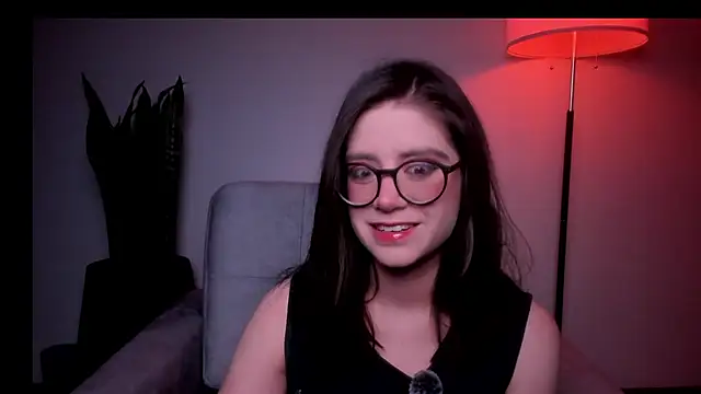 Snapshot of HazelKush chatting on April 3, 2026, 8:37 pm HazelKush online show from April 3, 2026, 8:37 pm