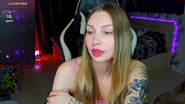 BiMolly online show from November 27, 2025, 11:38 pm