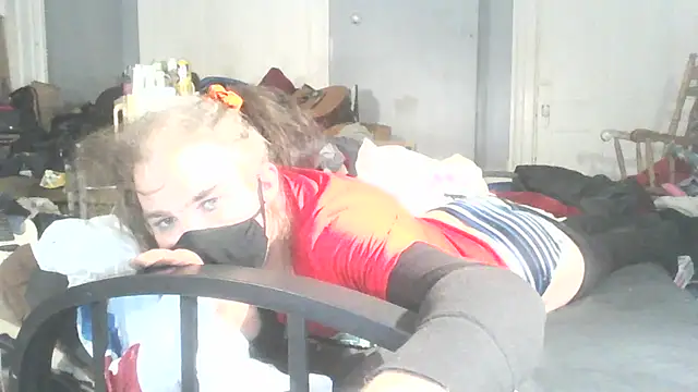 Valarie83 online show from February 12, 2025, 1:19 am