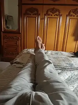 Snapshot of Bobby967 chatting on November 18, 2025, 9:34 am Bobby967 online show from November 18, 2025, 9:34 am