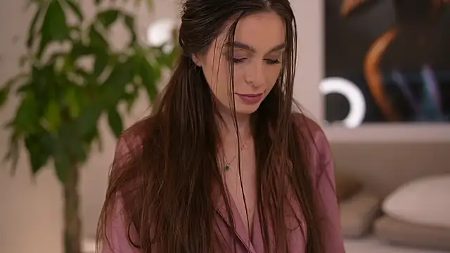 Snapshot of DoviaClaire chatting on October 27, 2025, 7:42 am DoviaClaire online show from October 27, 2025, 7:42 am