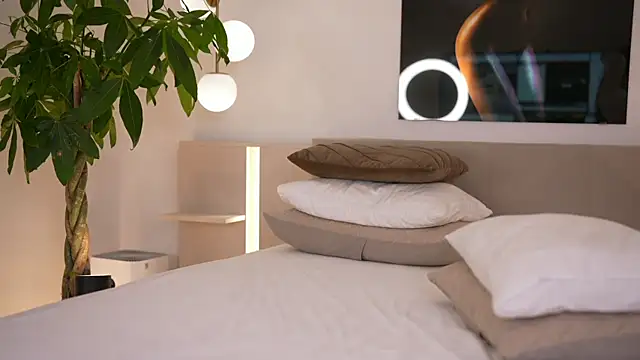 Snapshot of DoviaClaire chatting on December 5, 2025, 8:02 am DoviaClaire online show from December 5, 2025, 8:02 am