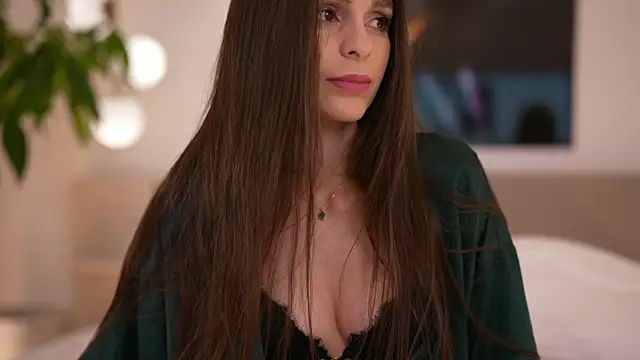 Snapshot of DoviaClaire chatting on November 10, 2025, 7:46 am DoviaClaire online show from November 10, 2025, 7:46 am