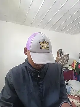 Snapshot of Sirius_5 chatting on December 5, 2025, 3:43 pm Sirius 5 online show from December 5, 2025, 3:43 pm