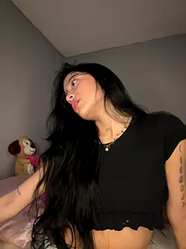 Snapshot of Sammy_pink chatting on December 14, 2025, 10:48 pm Sammy pink online show from December 14, 2025, 10:48 pm