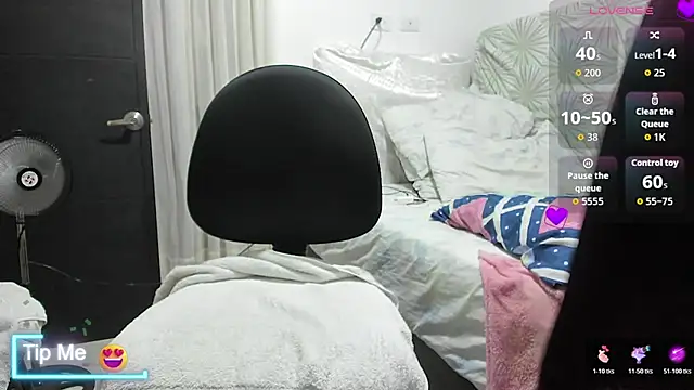 AlexxandraRivera online show from July 16, 2026, 5:04 am