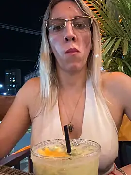 Snapshot of Gatitacarlita chatting on December 20, 2024, 11:58 pm Gatitacarlita online show from December 20, 2024, 11:58 pm