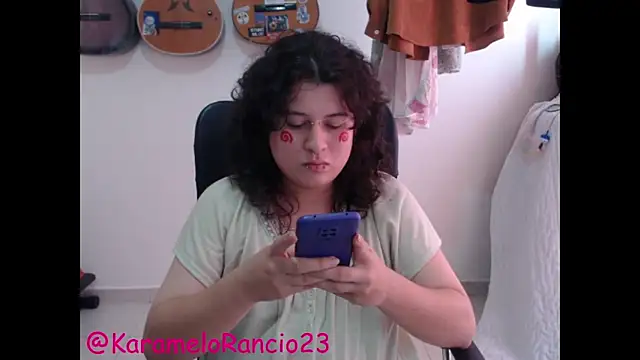 Snapshot of Smoke_trip_Alicia chatting on March 8, 2025, 3:24 pm Smoke trip Alicia online show from March 8, 2025, 3:24 pm