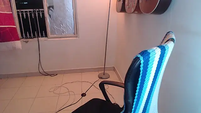 Snapshot of Smoke_trip_Alicia chatting on December 2, 2025, 9:33 am Smoke trip Alicia online show from December 2, 2025, 9:33 am