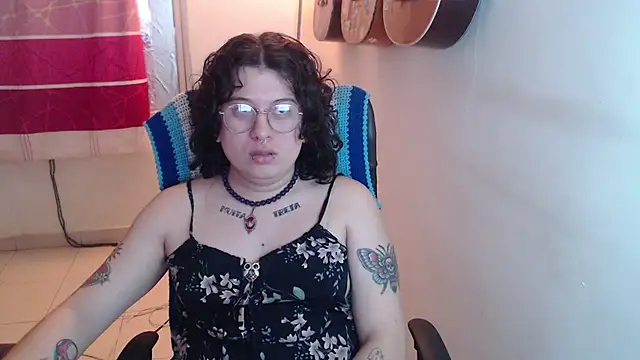 Snapshot of Smoke_trip_Alicia chatting on December 14, 2025, 9:37 am Smoke trip Alicia online show from December 14, 2025, 9:37 am