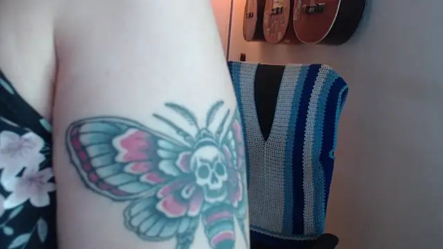 Snapshot of Smoke_trip_Alicia chatting on October 29, 2025, 1:59 am Smoke trip Alicia online show from October 29, 2025, 1:59 am