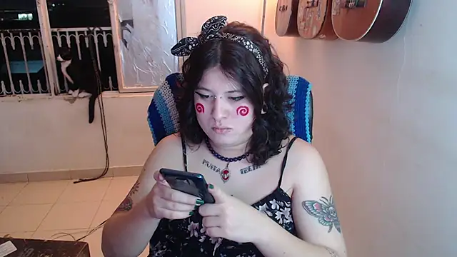 Snapshot of Smoke_trip_Alicia chatting on November 17, 2025, 2:37 am Smoke trip Alicia online show from November 17, 2025, 2:37 am