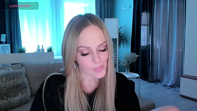 Snapshot of Libby_Nora chatting on February 28, 2025, 12:52 pm Libby Nora online show from February 28, 2025, 12:52 pm