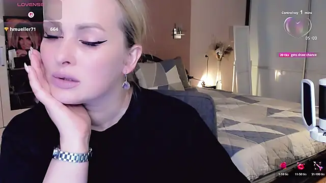 Snapshot of Libby_Nora chatting on October 28, 2025, 10:47 am Libby Nora online show from October 28, 2025, 10:47 am