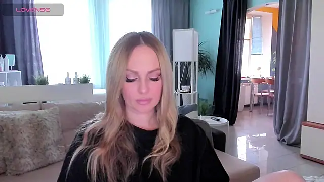 Snapshot of Libby_Nora chatting on March 12, 2025, 9:02 am Libby Nora online show from March 12, 2025, 9:02 am