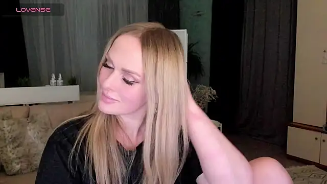 Snapshot of Libby_Nora chatting on February 26, 2025, 5:00 pm Libby Nora online show from February 26, 2025, 5:00 pm