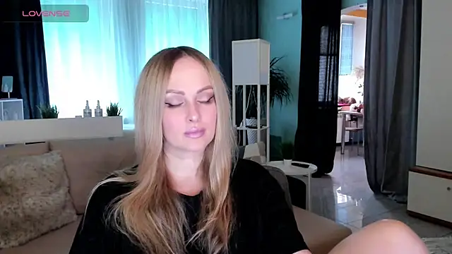 Snapshot of Libby_Nora chatting on March 4, 2025, 9:07 am Libby Nora online show from March 4, 2025, 9:07 am