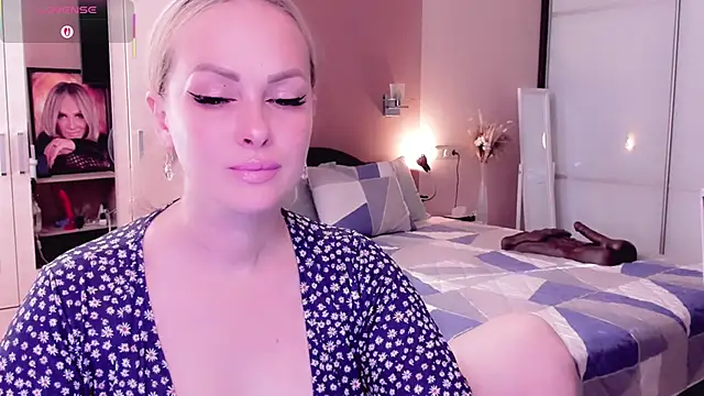 Snapshot of Libby_Nora chatting on October 7, 2025, 9:32 am Libby Nora online show from October 7, 2025, 9:32 am