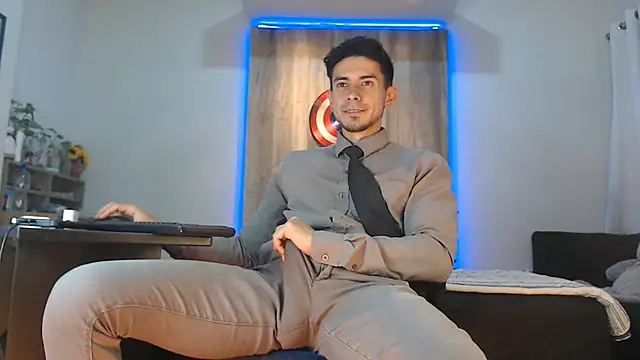 Snapshot of Andrew_4_ chatting on November 9, 2025, 7:01 am Andrew 4 online show from November 9, 2025, 7:01 am