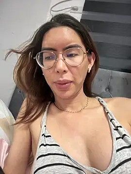 Ivysnow online show from November 23, 2025, 5:34 pm