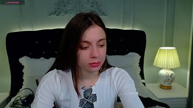 Snapshot of Eille_Elfie chatting on November 28, 2025, 5:18 am Eille Elfie online show from November 28, 2025, 5:18 am