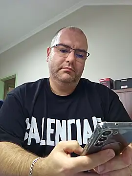 Andrew1900529 online show from November 27, 2025, 8:37 am