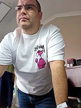 Andrew1900529 online show from December 3, 2025, 9:31 am