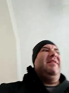 Andrew1900529 online show from February 14, 2025, 1:51 pm