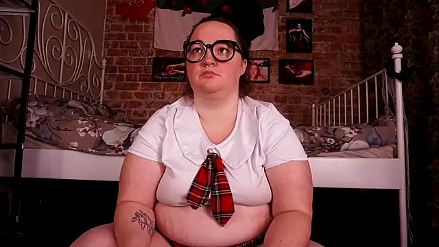 Snapshot of Evelively chatting on November 2, 2025, 3:22 am Evelively online show from November 2, 2025, 3:22 am