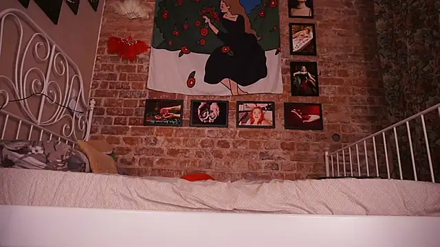 Snapshot of Evelively chatting on December 18, 2025, 2:27 am Evelively online show from December 18, 2025, 2:27 am