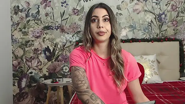 RoseDiamond06 online show from December 18, 2025, 2:43 pm