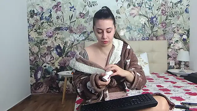 RoseDiamond06 online show from February 13, 2026, 10:48 am