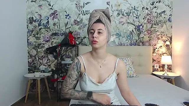 Snapshot of RoseDiamond06 chatting on May 23, 2026, 2:38 pm RoseDiamond06 online show from May 23, 2026, 2:38 pm